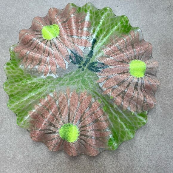 Gorgeous green glass pleated flat vase with pink petals flowers & dragonfly,12in - Picture 5 of 6